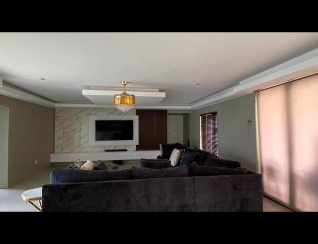 3 BEDROOM HOUSE FOR SALE IN BLUE VALLEY GOLF ESTATE